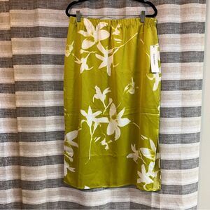 Calvin Klein Green Floral Print‎ Skirt Size Medium